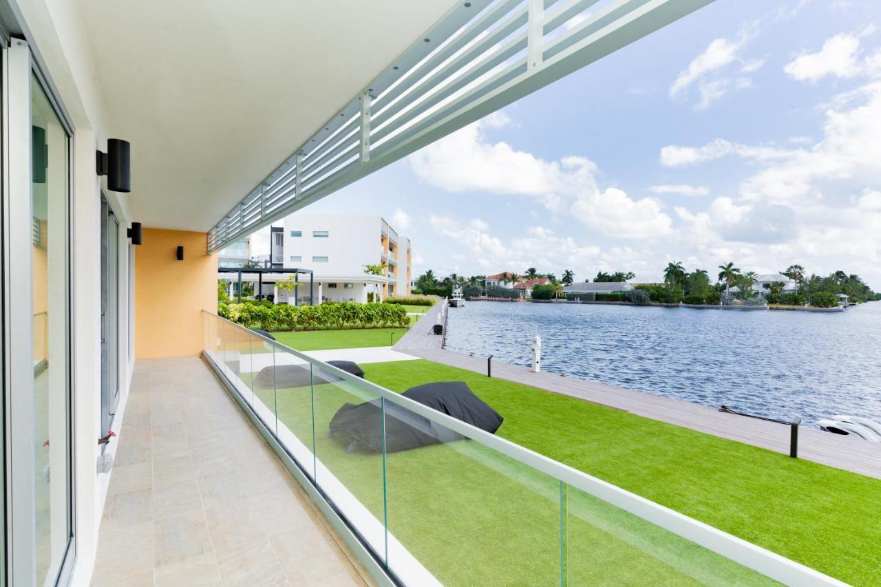 One Canal Point George Town Exteriör bild
